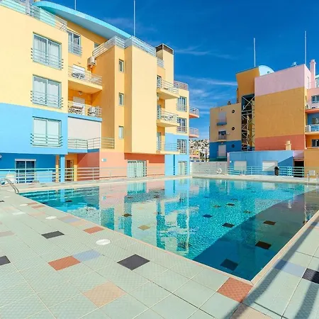 Bright & Inviting 2-bedroom Apt, Marina * 阿尔布费拉