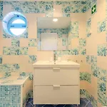 Bright & Inviting 2-bedroom Apt, Marina *