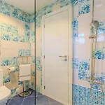 Bright & Inviting 2-bedroom Apt, Marina Lägenhet *