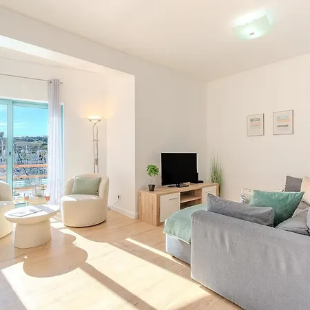 Lägenhet Bright & Inviting 2-bedroom Apt, Marina *