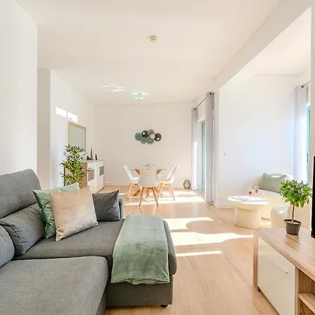 Bright & Inviting 2-bedroom Apt, Marina Apartment *