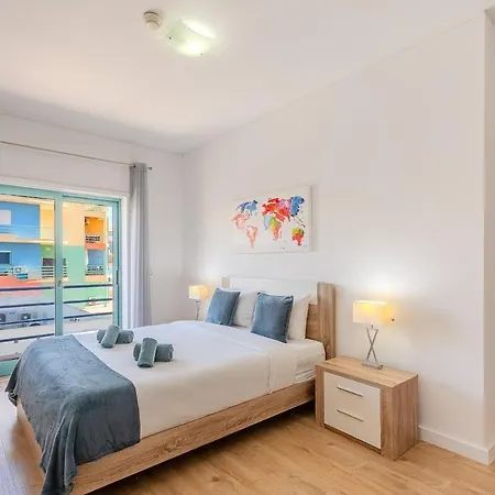Bright & Inviting 2-bedroom Apt, Marina * Αλμπουφέιρα