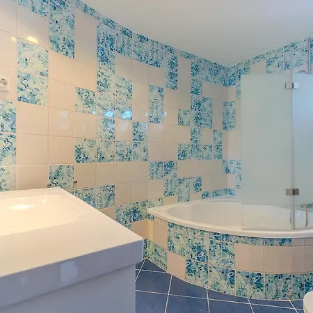 Bright & Inviting 2-bedroom Apt, Marina * Αλμπουφέιρα