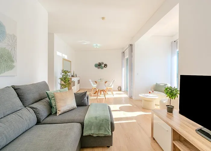 Bright & Inviting 2-bedroom Apt, Marina Apartment *