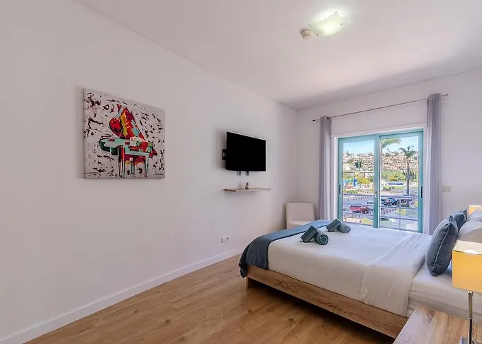 Bright & Inviting 2-bedroom Apt, Marina Albufeira