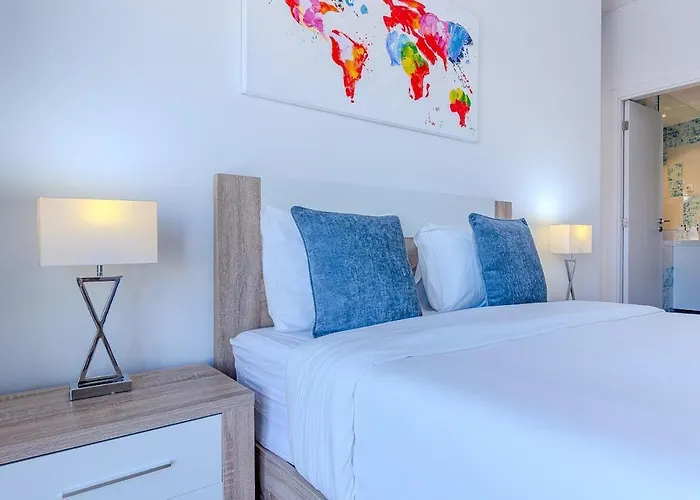 Apartment Bright & Inviting 2-bedroom Apt, Marina