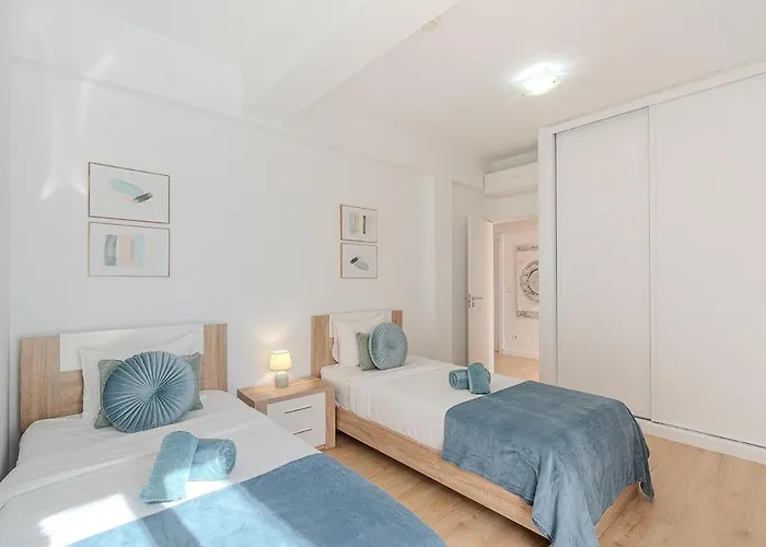 Apartment Bright & Inviting 2-bedroom Apt, Marina *