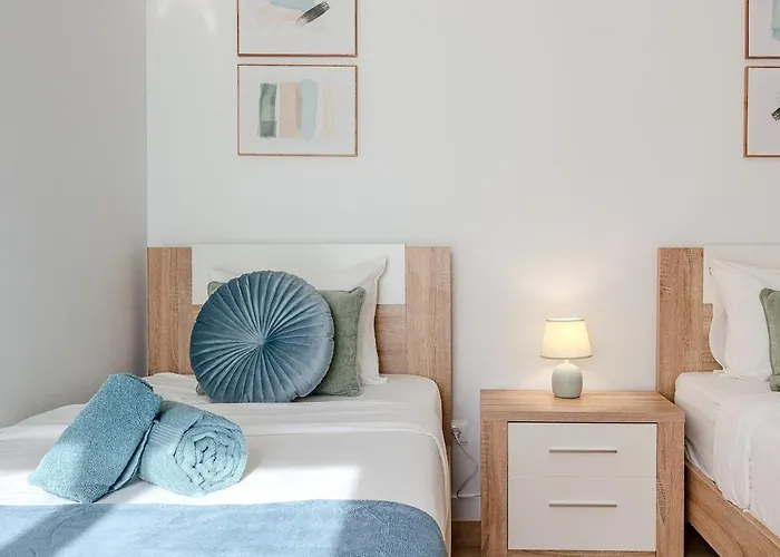 Apartment Bright & Inviting 2-bedroom Apt, Marina