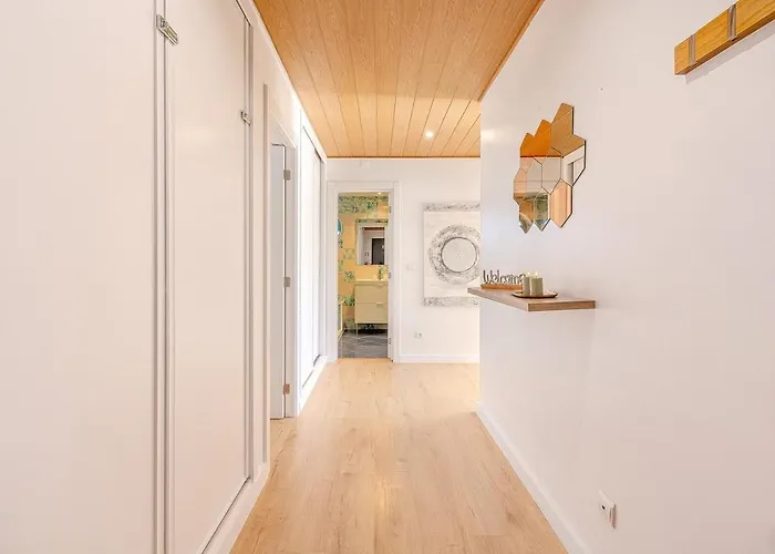 Bright & Inviting 2-bedroom Apt, Marina Apartment