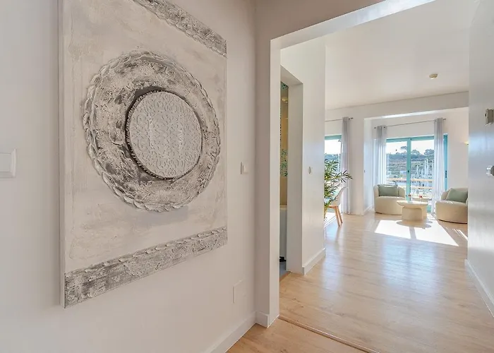 Bright & Inviting 2-bedroom Apt, Marina Apartment