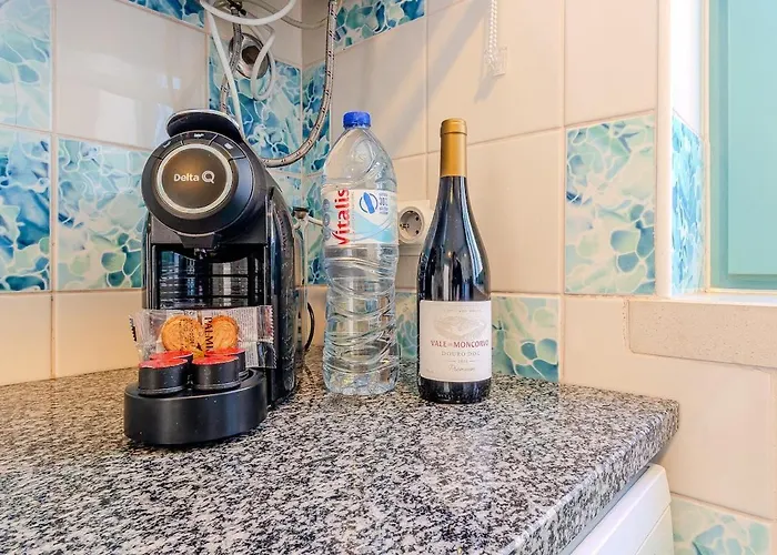 Bright & Inviting 2-bedroom Apt, Marina *