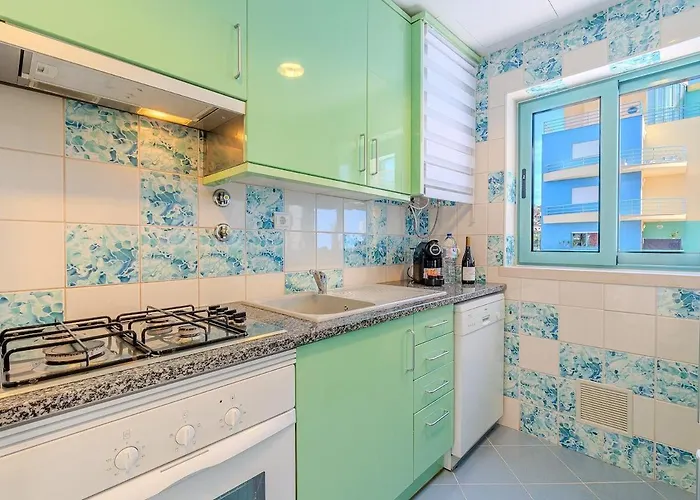 Bright & Inviting 2-bedroom Apt, Marina * Albufeira