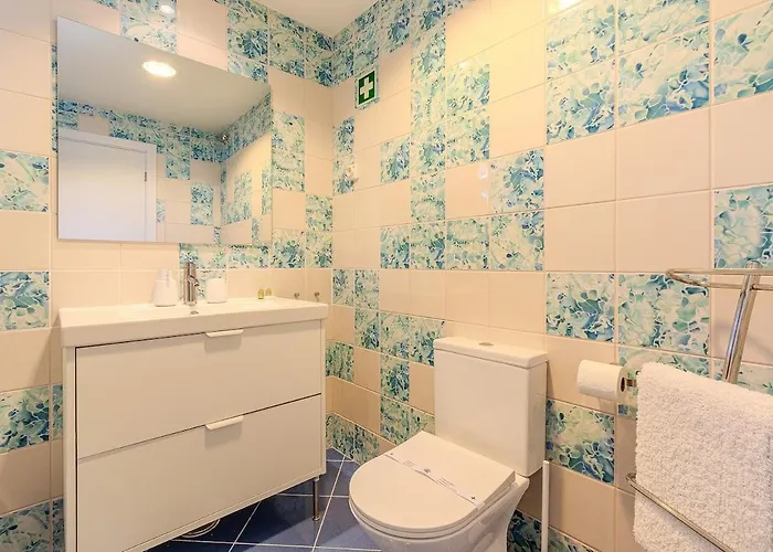 Apartment Bright & Inviting 2-bedroom Apt, Marina